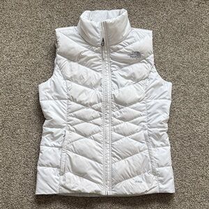 The North Face Women's 550, Snowy White Vest, size S